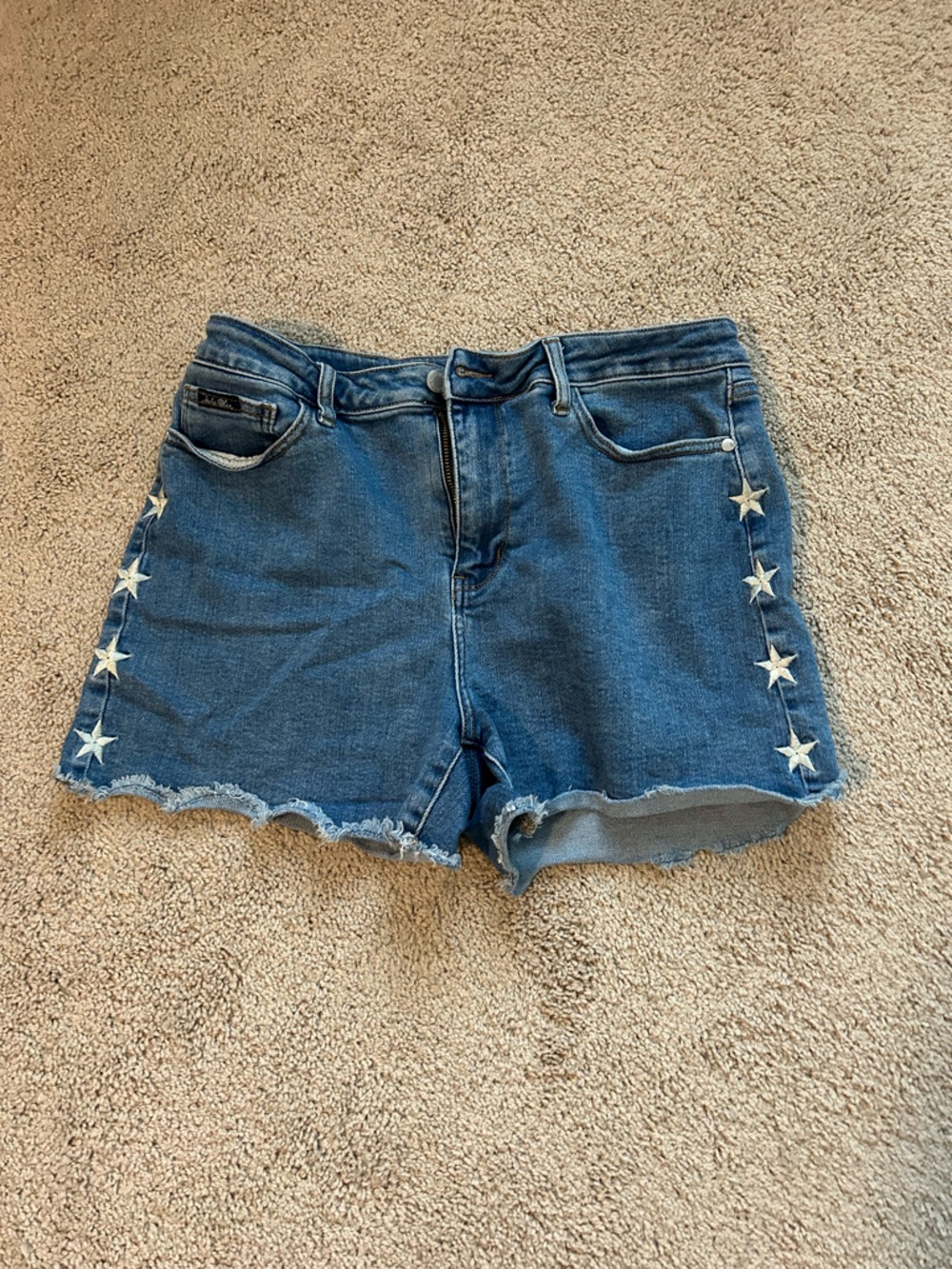 Judy Blue Medium Blue Denim Star-Trim High-Rise Shorts - Picture 2 of 4